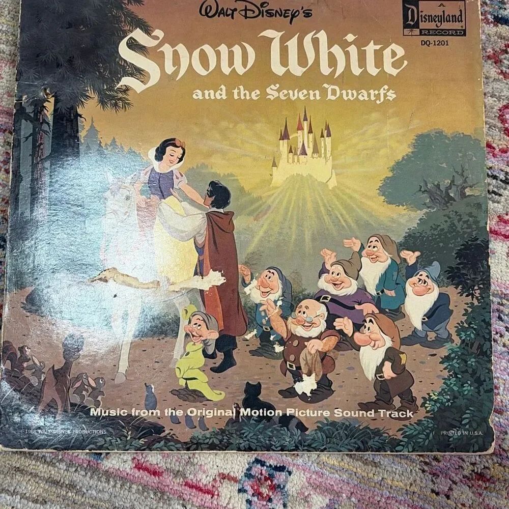 Vintage vinyl 1968 Snow White by Disney